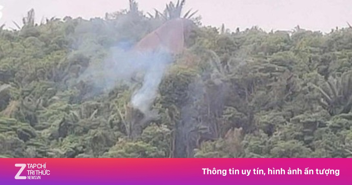 Rơi máy bay quân sự ở Đắk Lắk, phi công nhảy dù thoát nạn