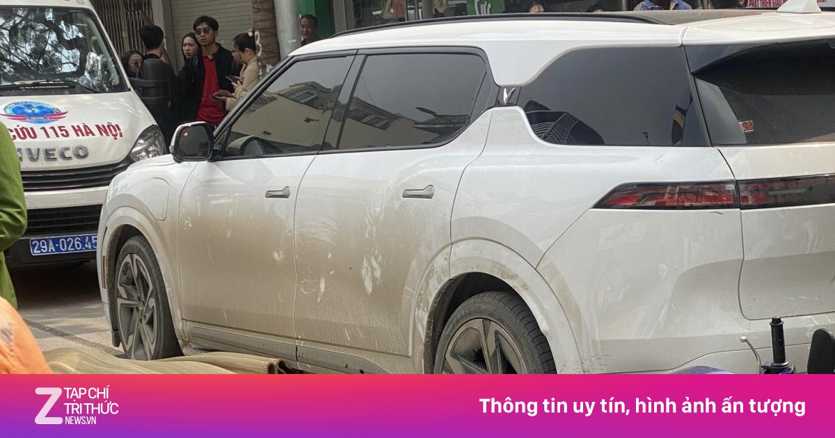 Ôtô 7 chỗ cuốn người, xe máy vào gầm khiến một phụ nữ tử vong