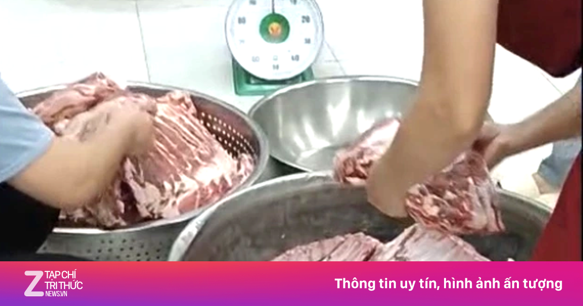 Chấm dứt hợp đồng vụ thịt heo đổi màu tại trường học ở TP.HCM