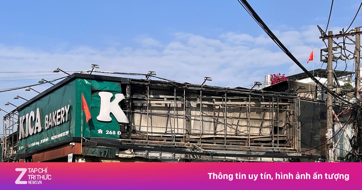 Tiệm bánh ở trung tâm TP.HCM cháy trơ khung lúc rạng sáng