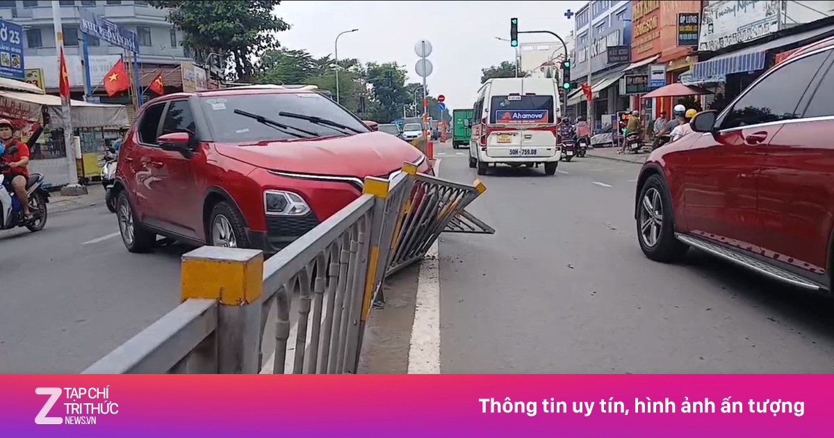 Ôtô mất lái đâm vào dải phân cách, gây tai nạn liên hoàn ở TP.HCM