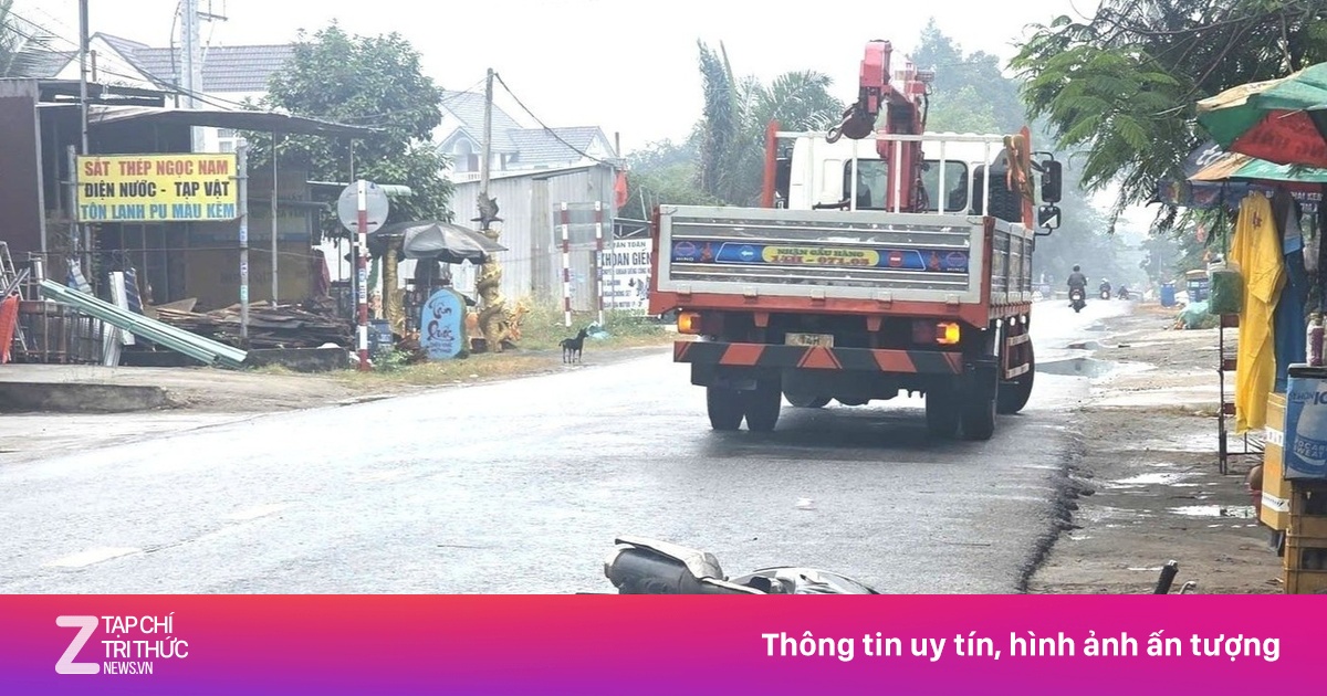 Va chạm xe cẩu, người phụ nữ đi xe máy tử vong ở TP.HCM