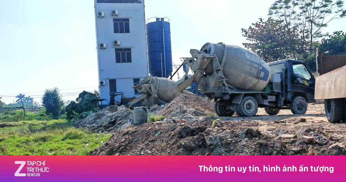 Khởi tố chủ trạm trộn bê tông đổ trộm 150 tấn chất thải xuống ruộng