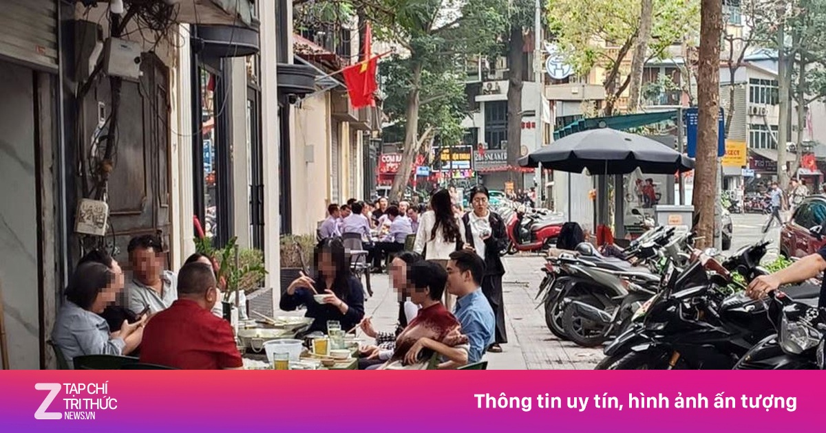 Hàng bia, quán nhậu lấn chiếm vỉa hè Hà Nội tái diễn sau Tết Nguyên đán