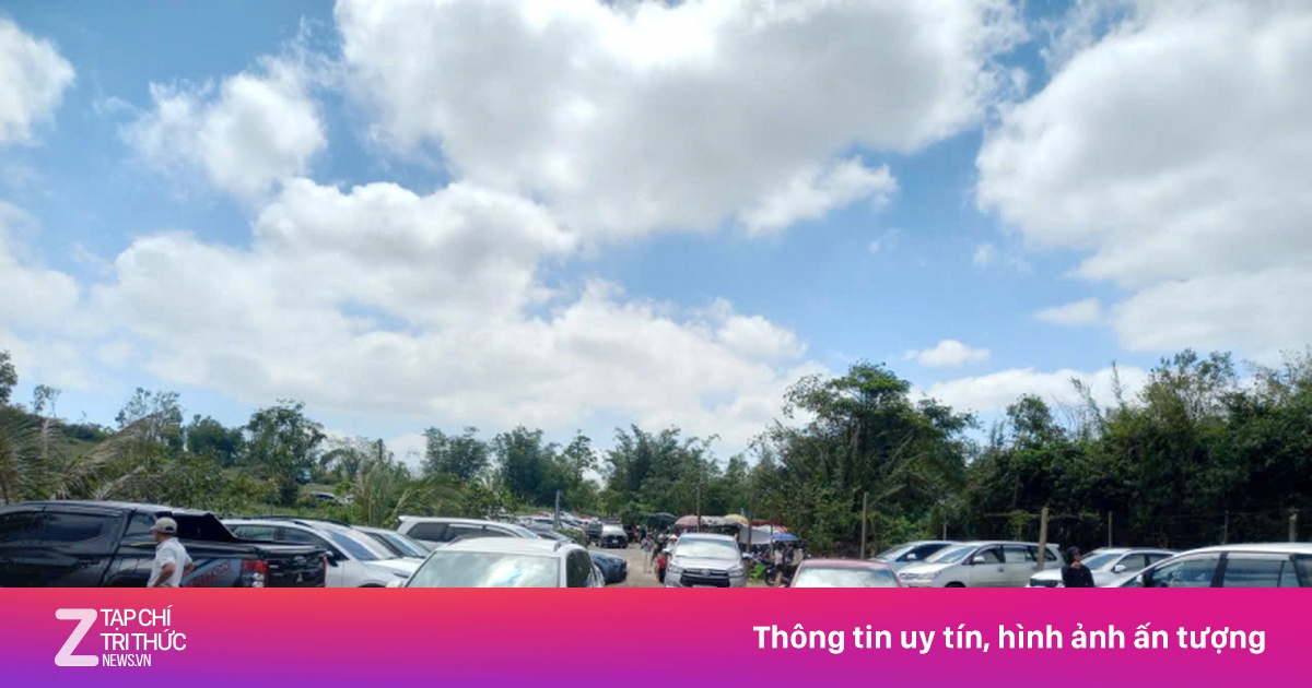 Bát Nháo Bãi Giữ Xe Tự Phát Cạnh Khu Du Lịch Long Vân Garden Ở Đắk Lắk