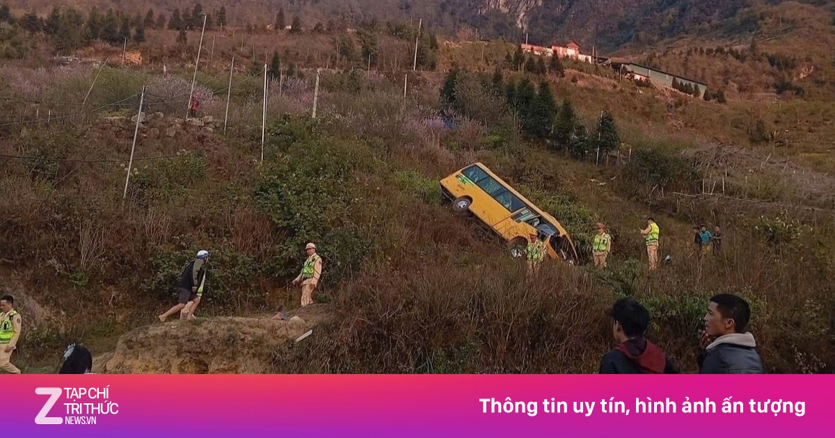 Xe Du Lịch 29 Chỗ Mất Phanh Lao Xuống Sườn Đồi Sa Pa, 20 Người Bị Thương