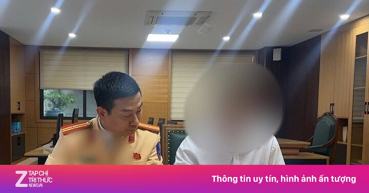 Phạt 23 triệu đồng tài xế ôtô buộc cành đào che biển số