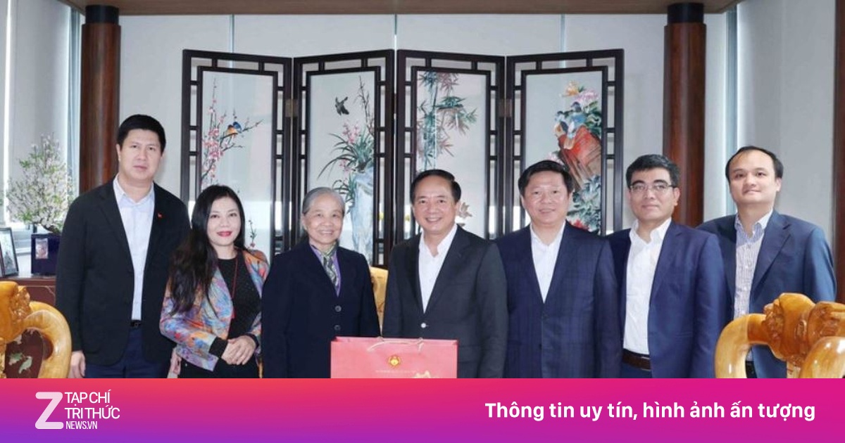 Trưởng Ban Tuyên giáo Trịnh Văn Quyết thăm, chúc Tết gia đình cố Tổng Bí thư Nguyễn Phú Trọng