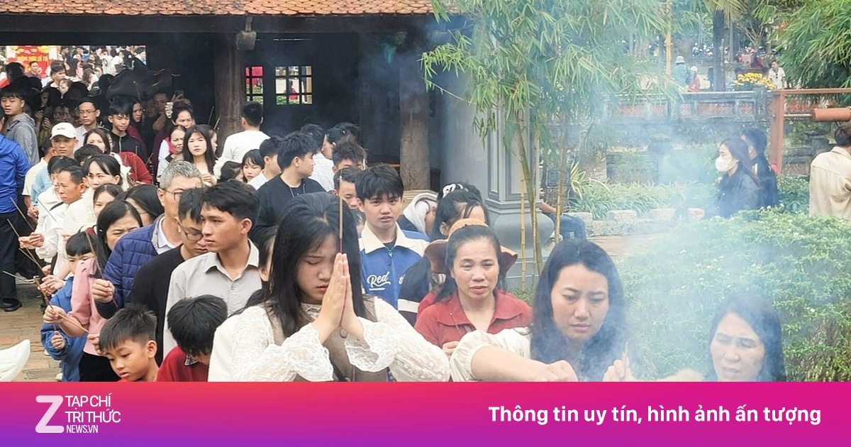 Chen chân cầu an đầu năm ở cổ tự 700 tuổi