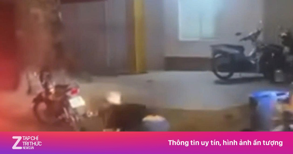Hai tài xế đánh nhau giữa đường gây náo loạn giao thông