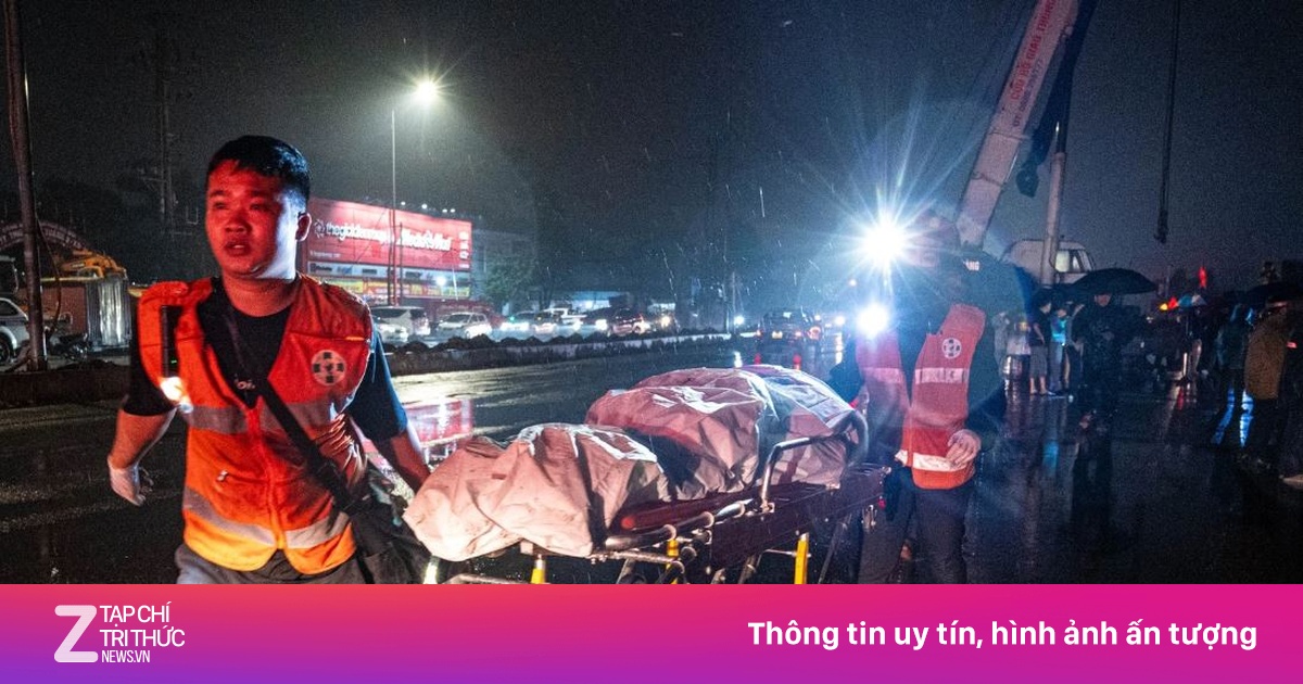 Tài xế tử vong khi cố vượt đường sắt dù có báo hiệu tại Hà Nội