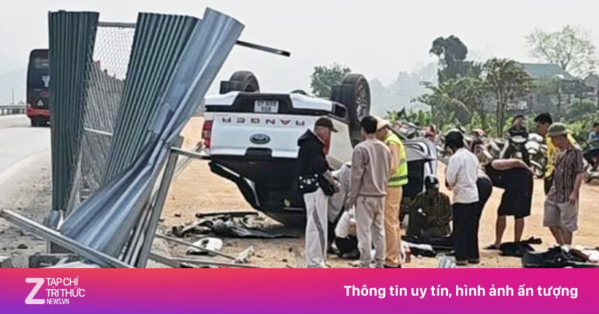 Ôtô lao vào công trường mở rộng cao tốc, tài xế tử vong tại chỗ