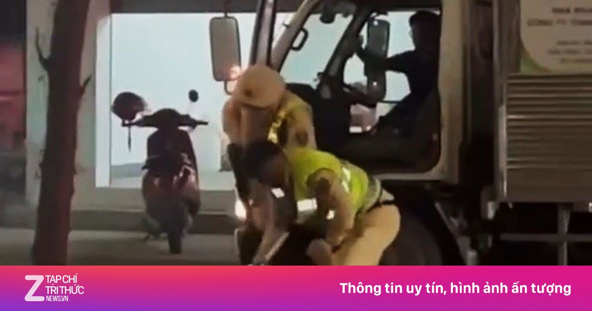 CSGT Quảng Ninh Rút Súng Khống Chế Tài Xế Xe Tải Vượt Chốt Kiểm Tra Nồng Độ Cồn