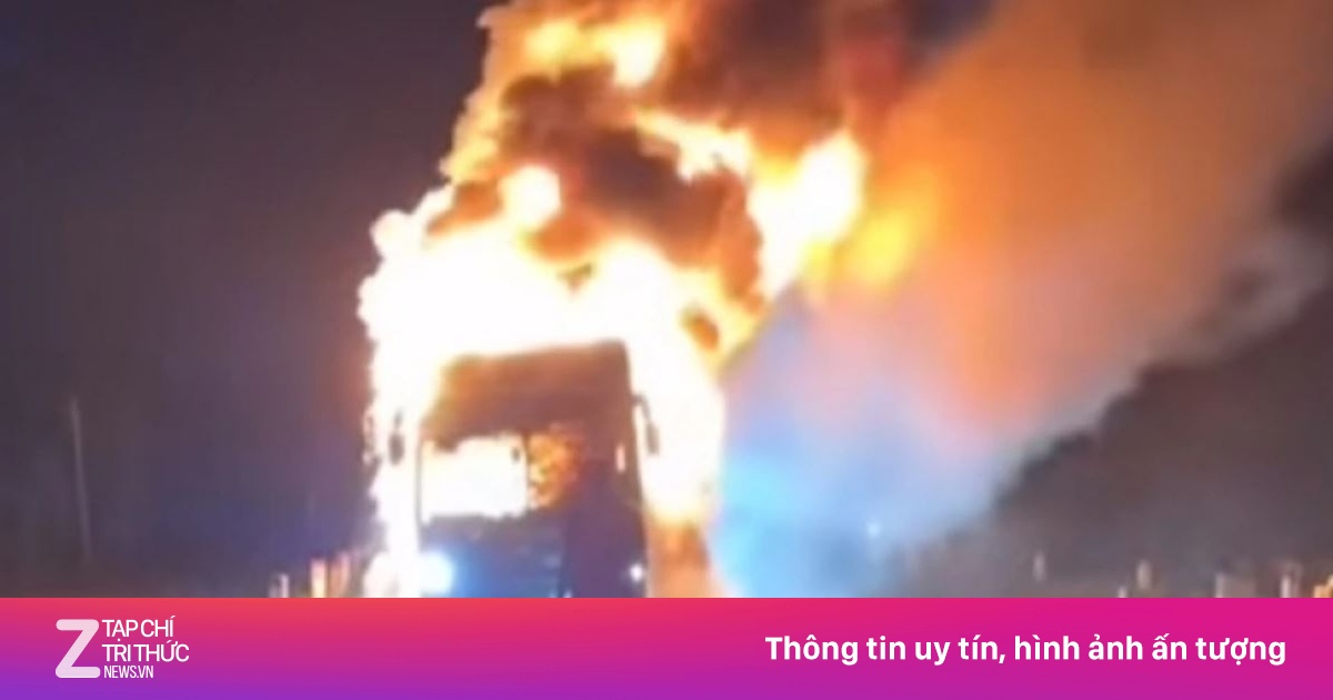 Xe Khách Bốc Cháy Dữ Dội Trên Đường Tránh Đắk Lắk, 44 Hành Khách Thoát Nạn An Toàn