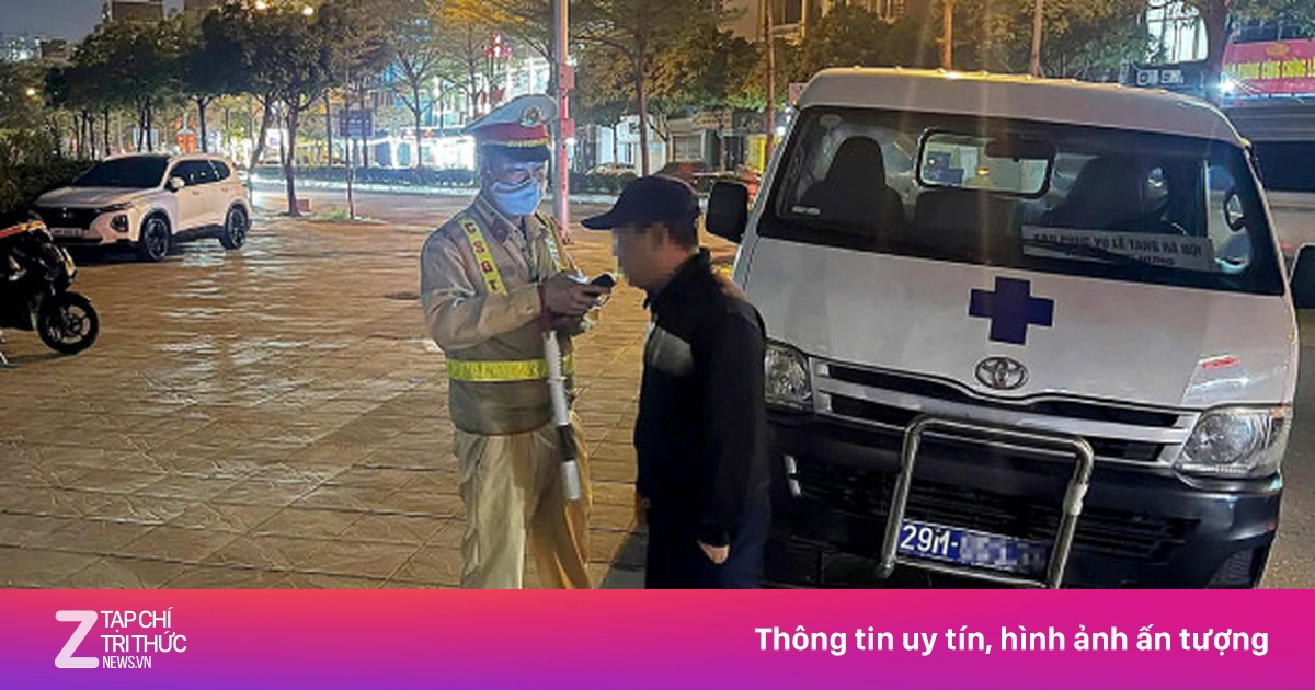 Tài xế nhà tang lễ vi phạm nồng độ cồn, xe bị niêm phong tại Hà Nội