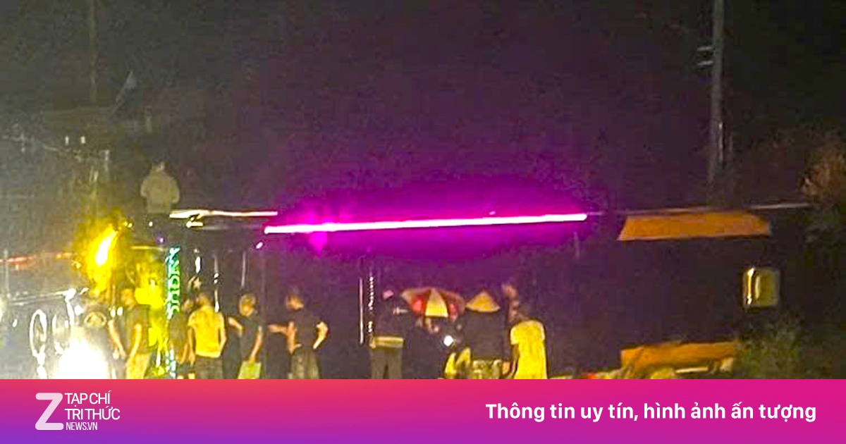 Xe Khách Chở 10 Người Lật Nghiêng Trên Quốc Lộ 19 Ở Gia Lai Do Đường Trơn