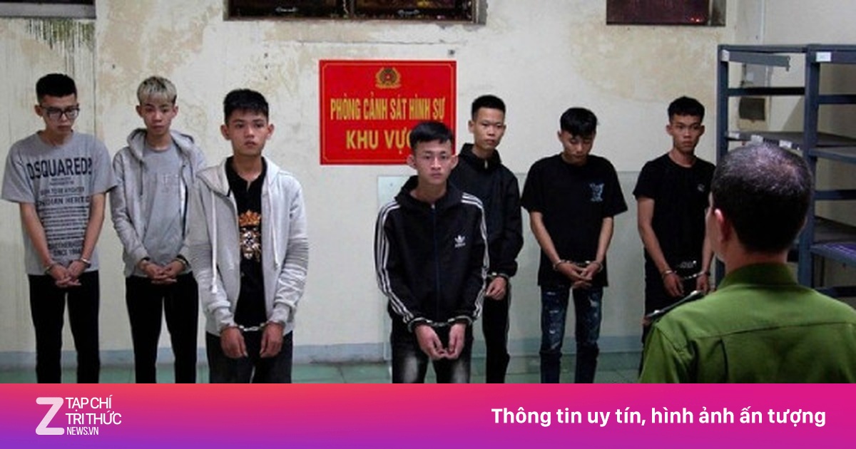 Nhóm thanh niên ép xe, cầm rựa tấn công khiến người đi đường tử vong