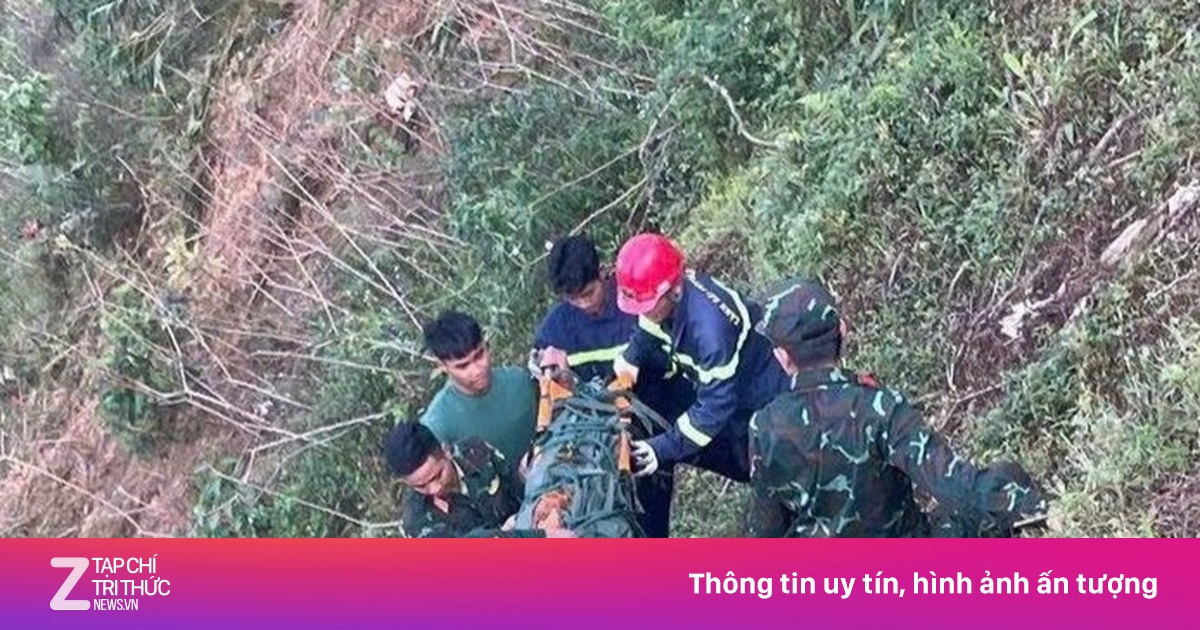 Xe tải mất lái lao xuống vực sâu 200 m tại Quảng Ngãi, một người tử vong