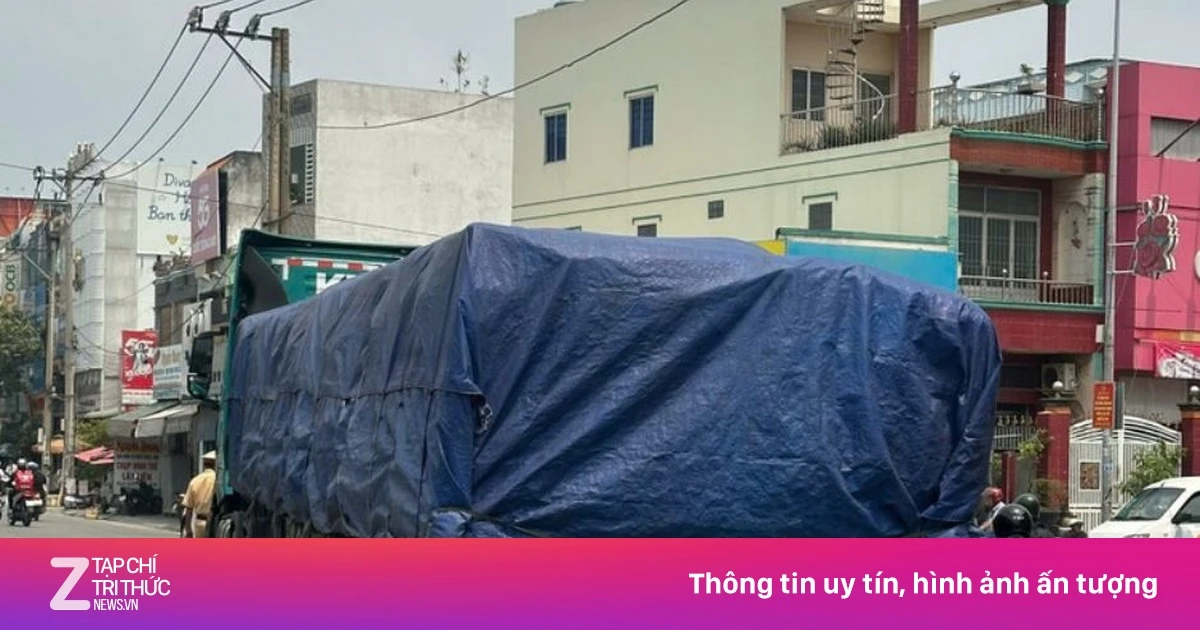 Xe đầu kéo va chạm xe máy điện, nữ sinh 16 tuổi tử vong