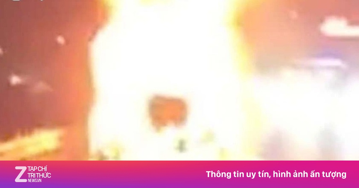 Container trên cao tốc TP.HCM - Trung Lương bất ngờ cháy dữ dội