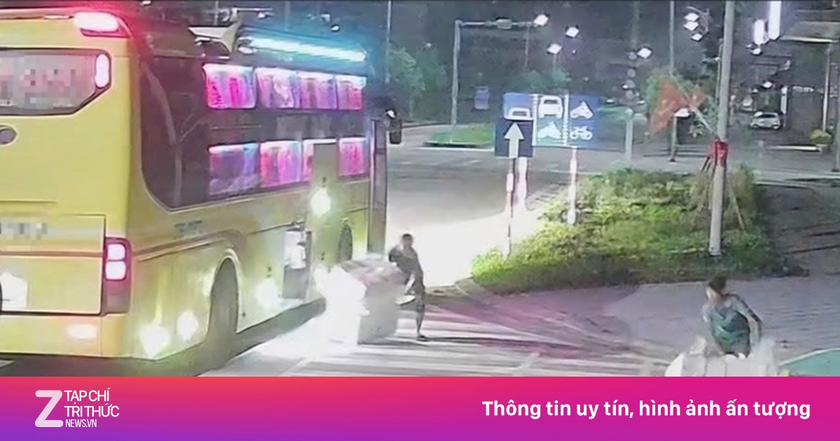 Xử lý nhân viên xe khách giường nằm ngang nhiên xả rác ven đường