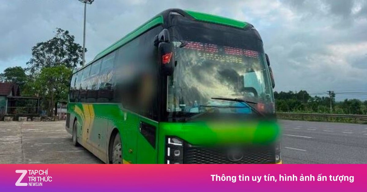 Xe khách 25 chỗ 'nhồi' 53 người tại Quảng Trị bị phạt gần 200 triệu đồng