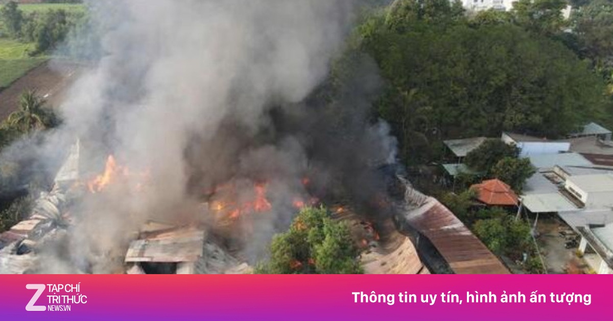 Cháy kho hàng ở Đồng Nai, người dân hốt hoảng tháo chạy