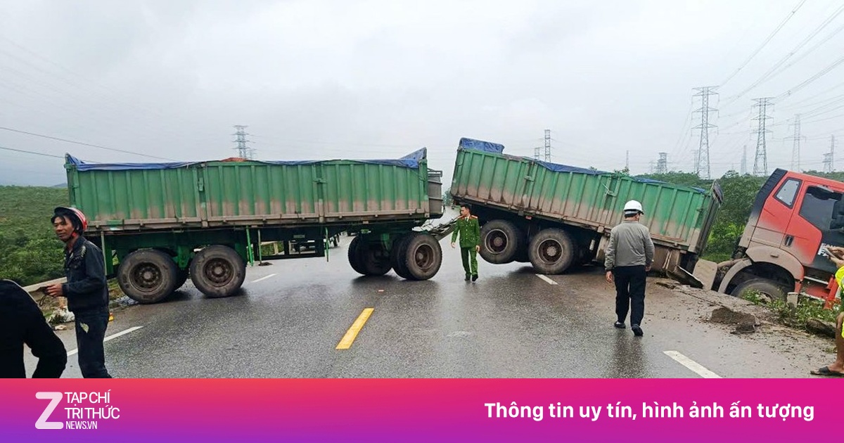 Va chạm với xe đầu kéo, hai người phụ nữ đi xe máy tử vong