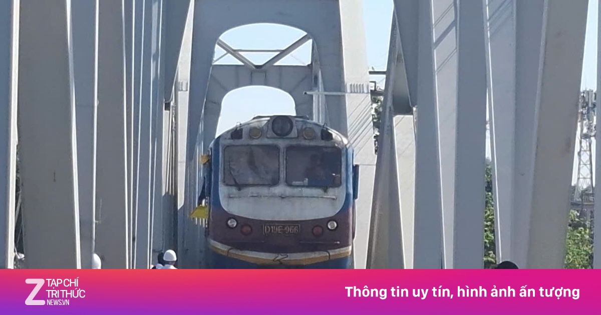 Thông tàu Bắc - Nam qua cầu Ghềnh