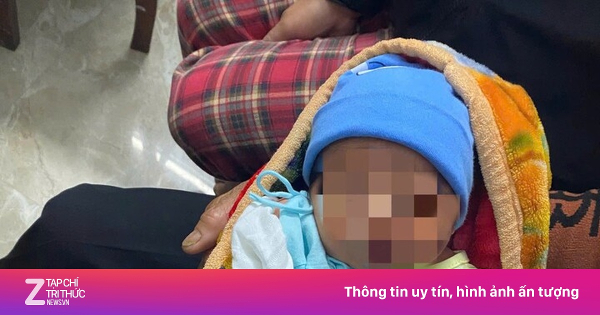 Bé trai sơ sinh bị bỏ rơi dưới hầm chui cao tốc