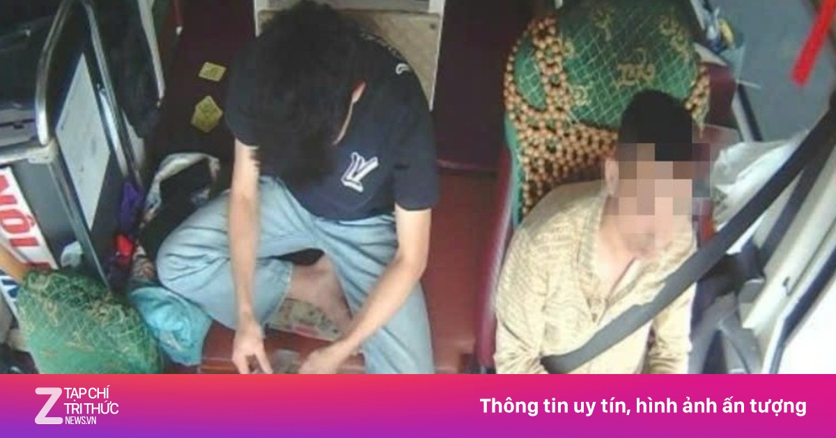 Tài xế và phụ xe đánh bạc khi đang di chuyển trên cao tốc