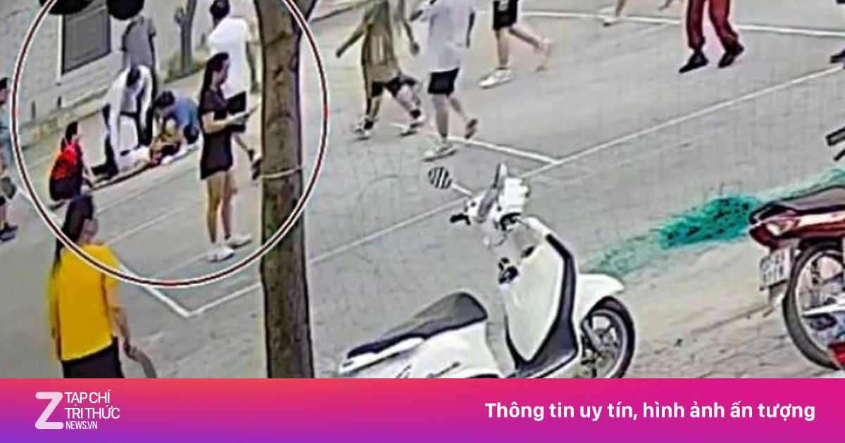 Đang dạo cùng con, bác sĩ kịp cứu người đàn ông ngã quỵ trên sân bóng