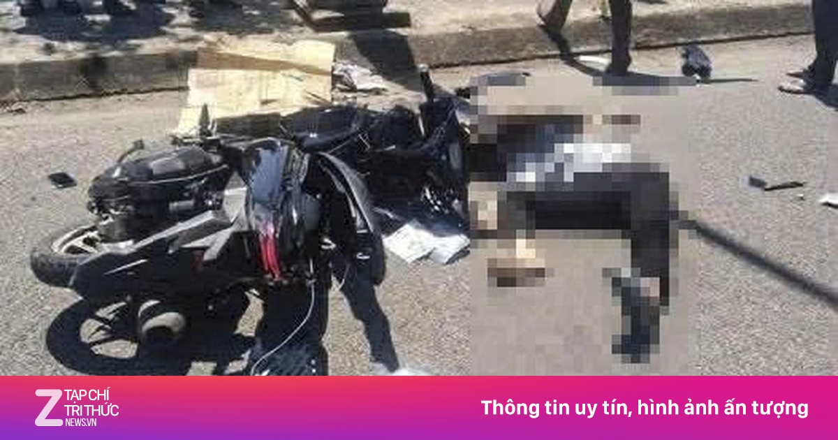 Tông trụ đèn, hai thanh niên tử vong