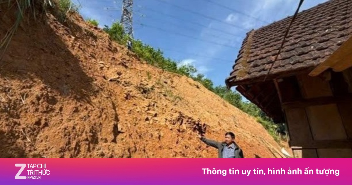 Hơn chục nghìn khối đất đá 'treo' lơ lửng trên khu dân cư