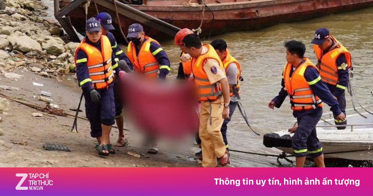 Tàu hút cát lật chìm trên sông Hồng ở Phú Thọ, một người tử vong
