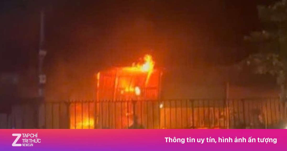 Hàng Xóm Đập Cửa Giải Cứu 3 Người Trong Vụ Cháy Nhà Ở TP.HCM