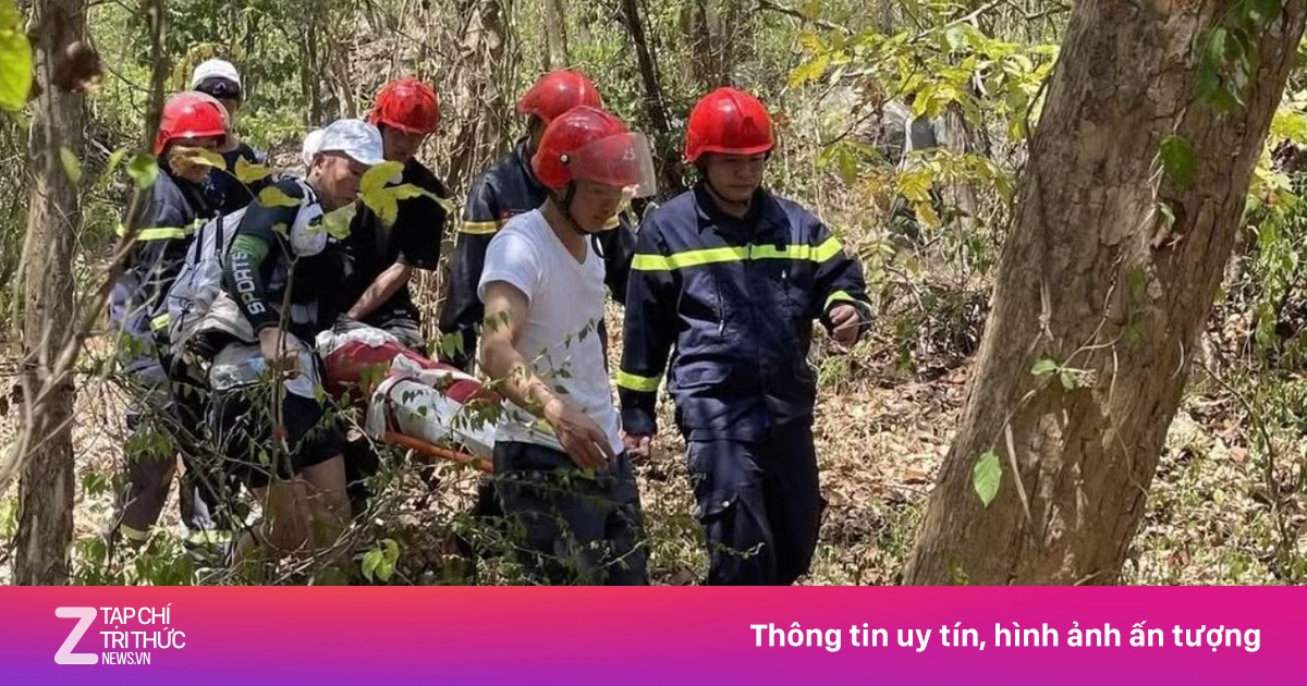 Nữ Du Khách Trung Quốc Gãy Chân Khi Trekking Núi Dinh Được Cứu Hộ Kịp Thời