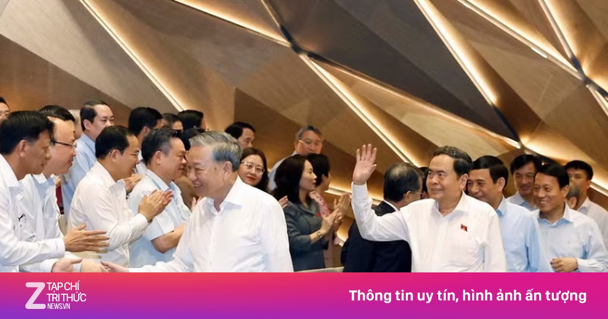 Tổng Bí thư, Chủ tịch nước Tô Lâm dự chương trình nghệ thuật 'Tổ quốc trong tim' tại Hà Nội