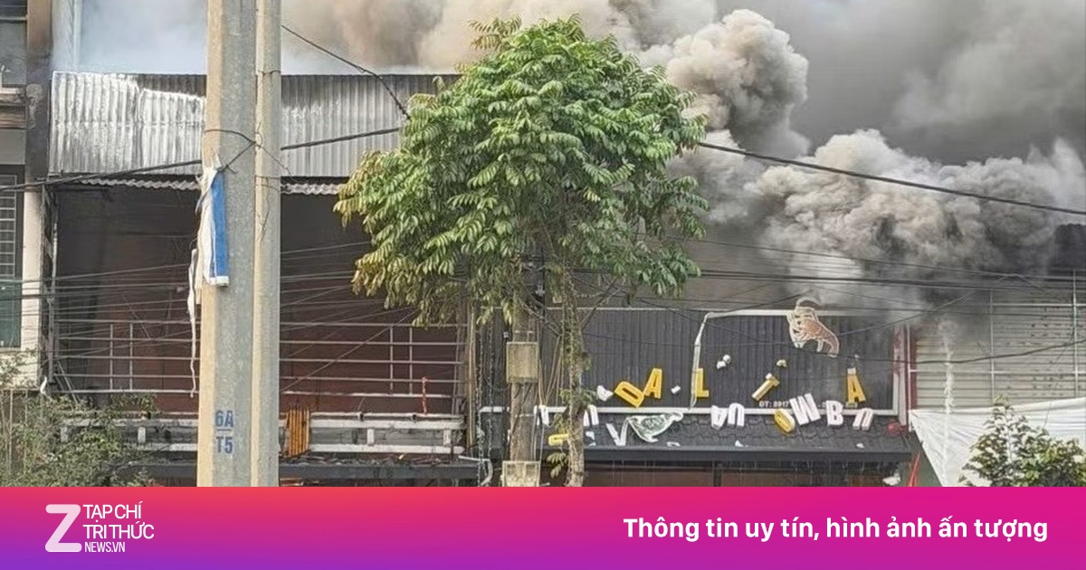 Nhà Hàng Cua Sông Bốc Cháy Dữ Dội, Lửa Lan Sang Ba Ngôi Nhà Liền Kề