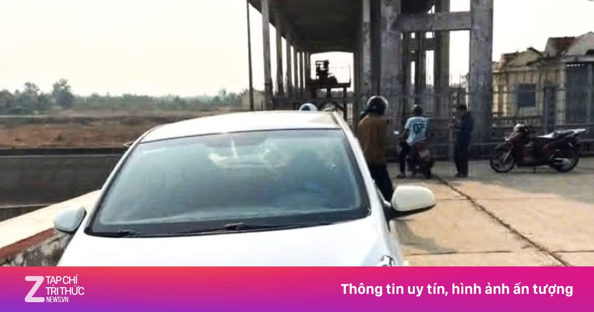 Bỏ ôtô trên bờ, người đàn ông nhảy xuống đập ở Đắk Lắk