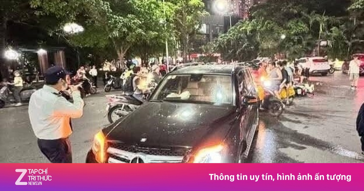 Xác minh vụ nữ tài xế Mercedes 'cố thủ' sau tai nạn liên hoàn tại Hà Nội
