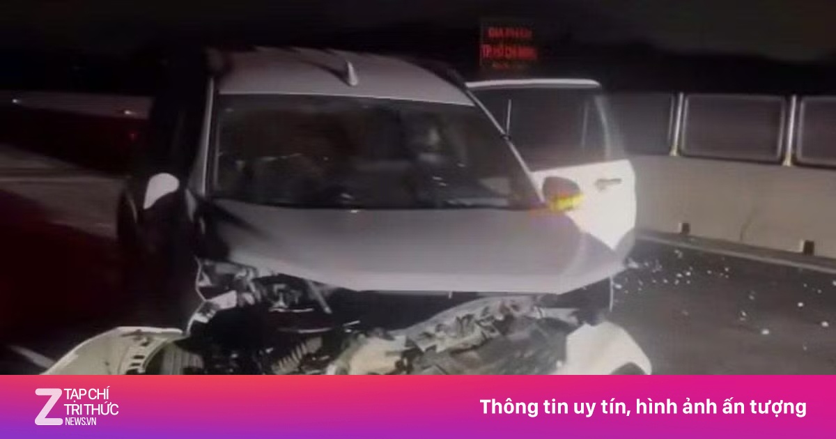 Xe 7 Chỗ Va Chạm Bê Tông Trên Cao Tốc Biên Hòa - Vũng Tàu Chưa Khai Thác, 3 Người Bị Thương