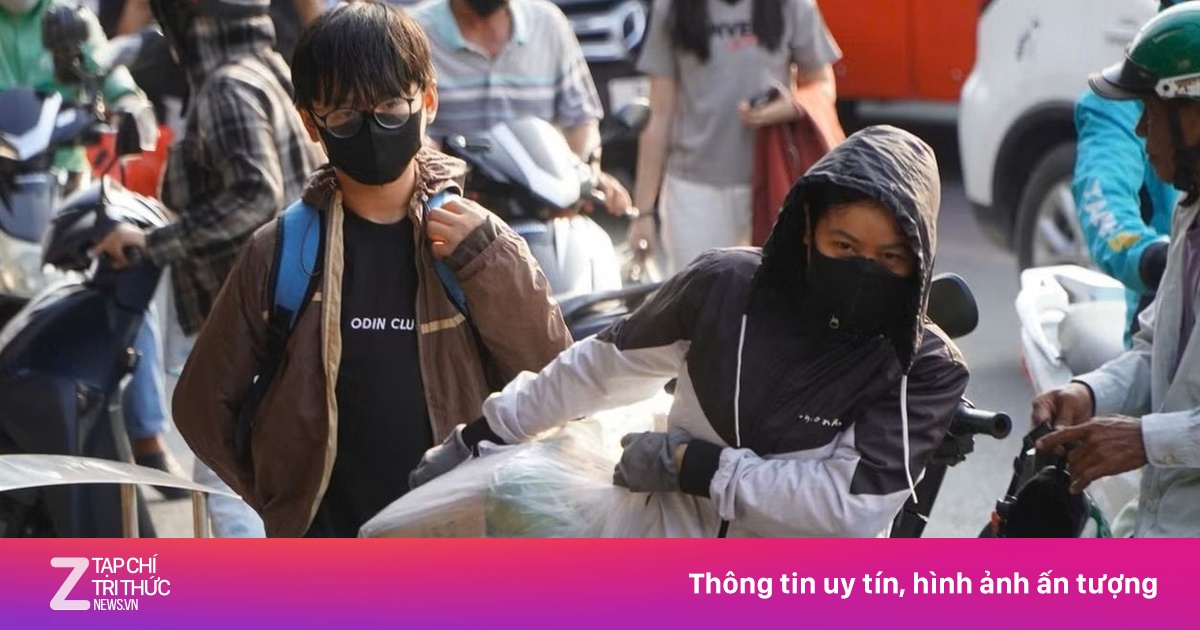 Người dân ùn ùn rời TP.HCM, bắt đầu nghỉ lễ