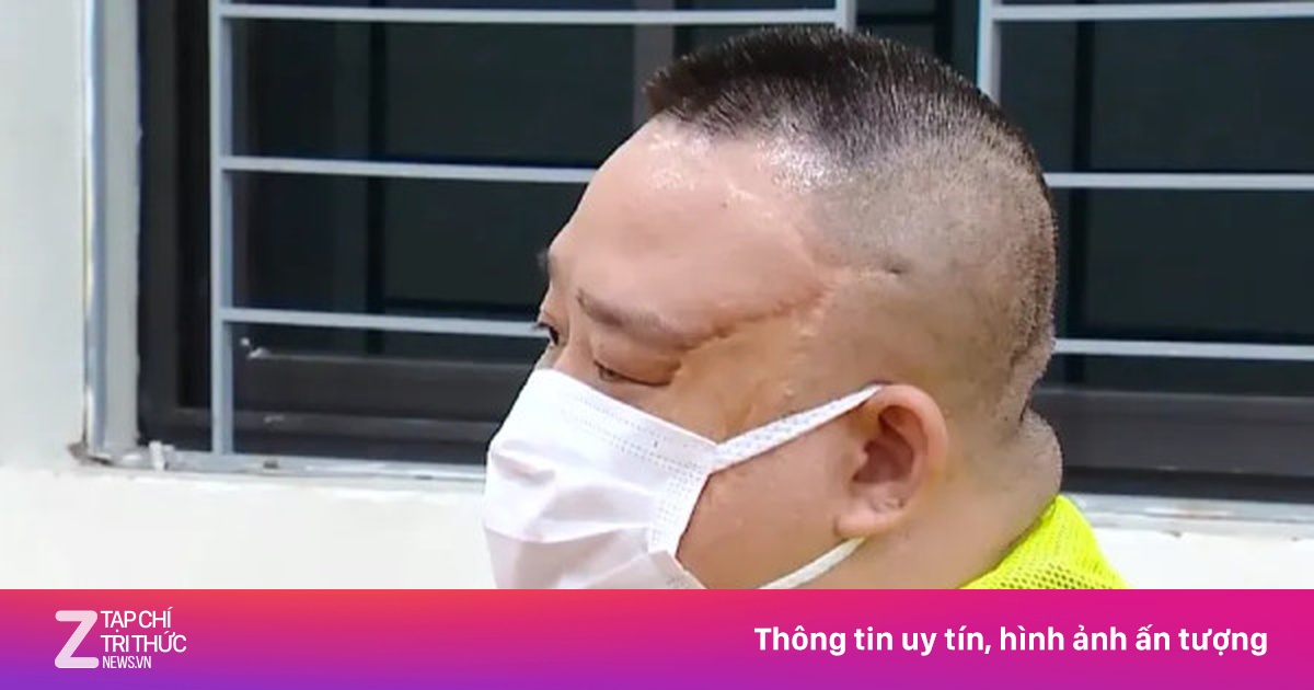 Đột kích quán bar ở Hà Nội, thu giữ hàng chục bình khí cười