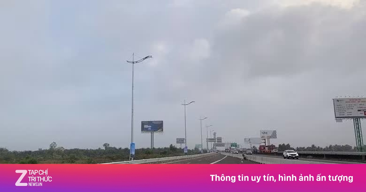 Dừng xe trên cao tốc đi vệ sinh, bị ôtô khách đâm tử vong tại chỗ