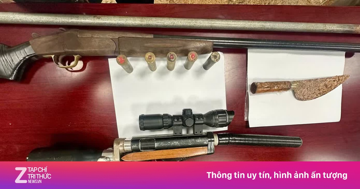 Cảnh sát 141 Hà Nội bắt 2 'quái xế' giấu súng hoa cải và hung khí