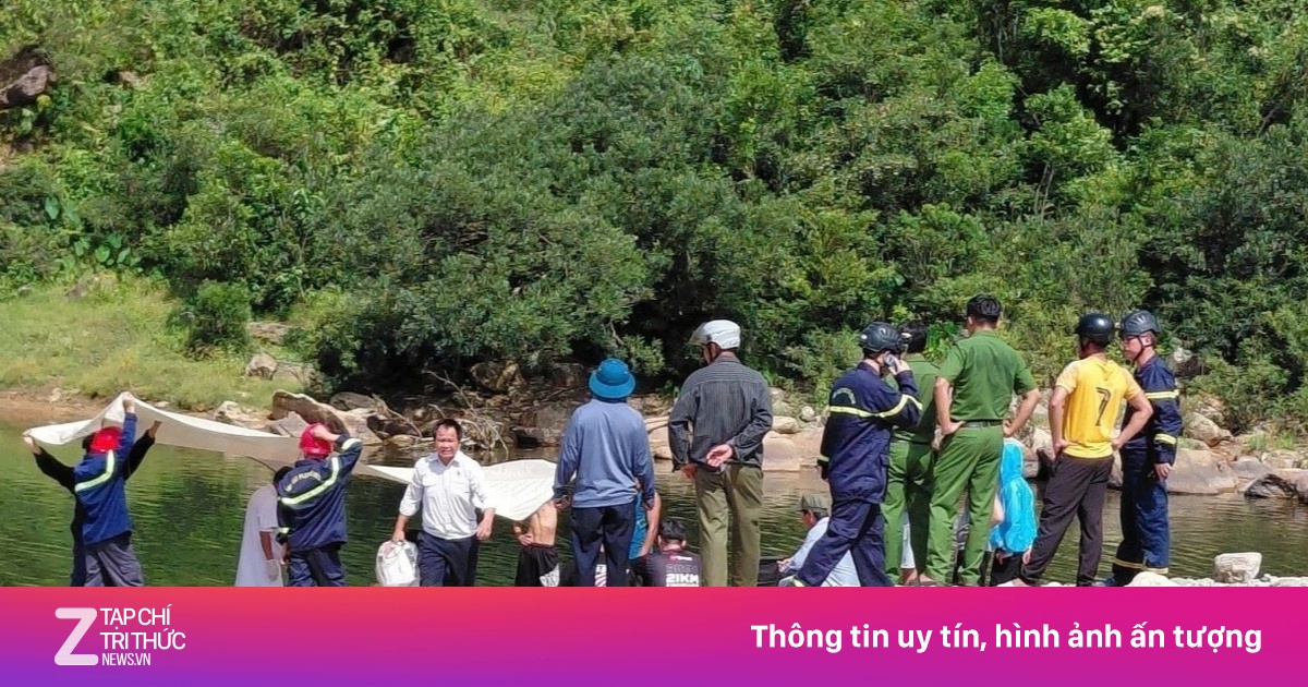 Hai người tắm suối đuối nước tử vong