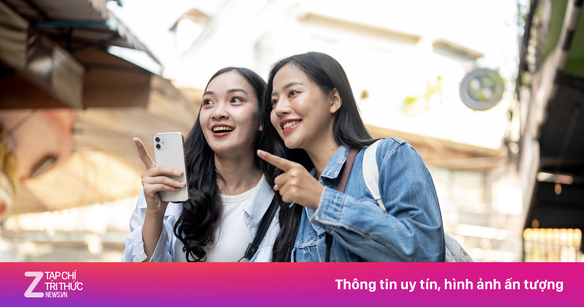 Người trẻ hào hứng chuẩn bị du lịch khi sắp được nghỉ lễ 30/4 dài ngày