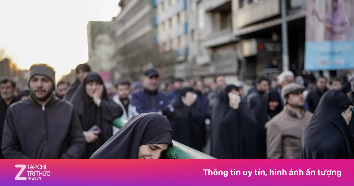 Người dân Iran xoay xở giữa 'mưa bom bão đạn' và khủng hoảng kinh tế