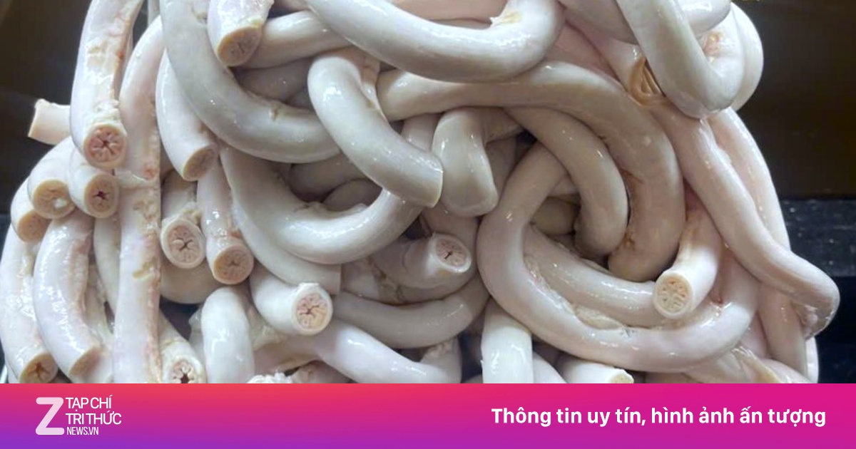 Quán Lòng Chát dán thông báo nguồn gốc lòng xe điếu